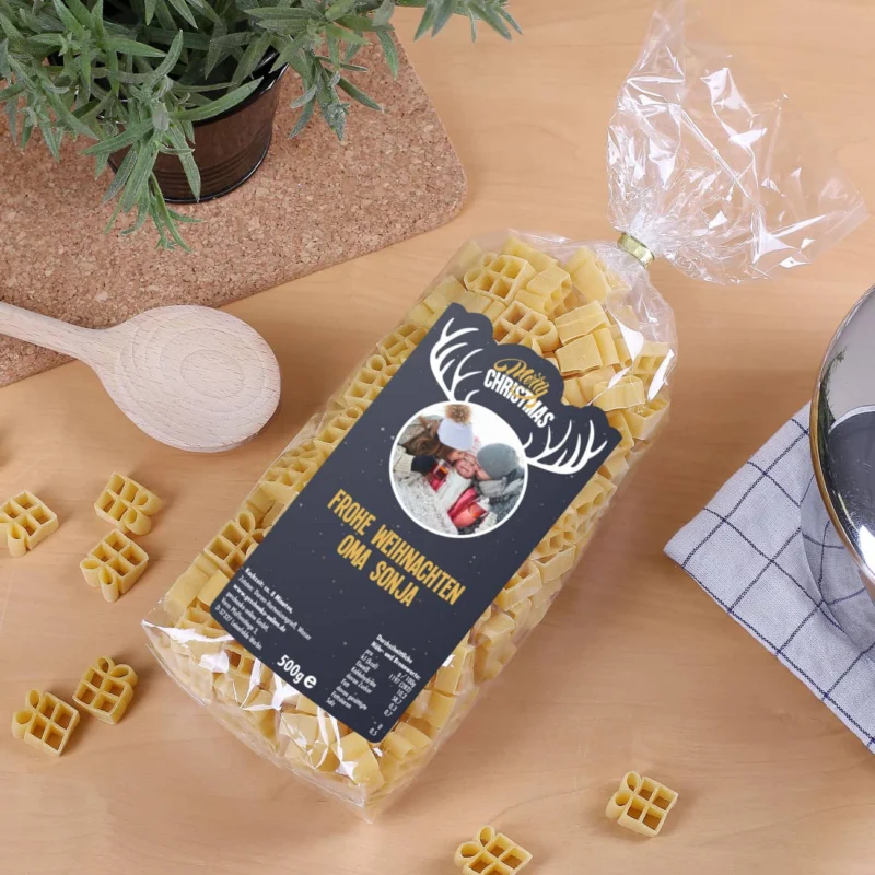 Geschenknudeln mit Fotoetikett auf der Packung