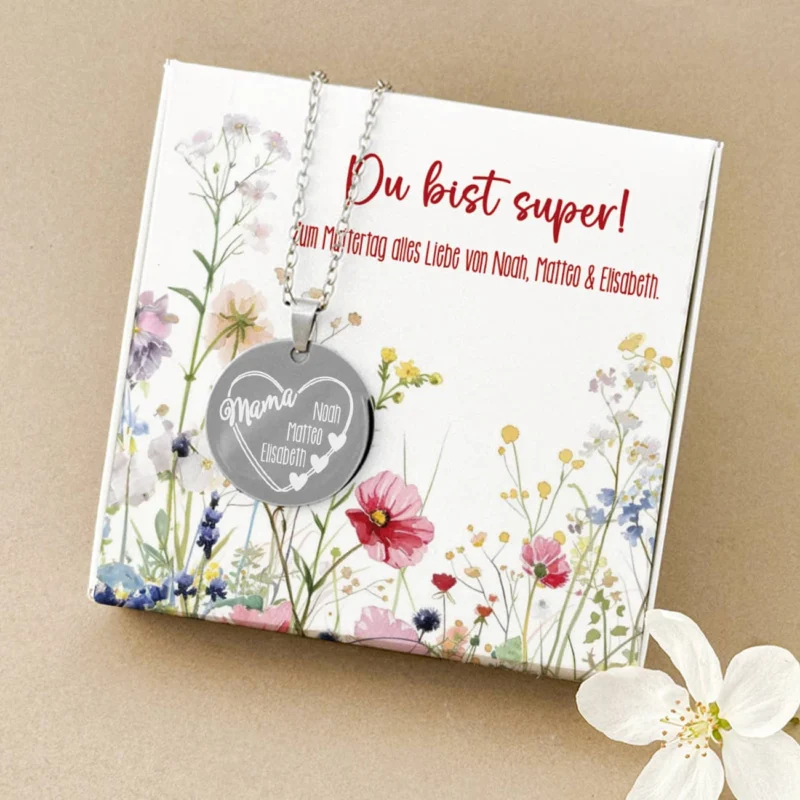 Gravierte Halskette in hübscher Geschenkbox für Mama