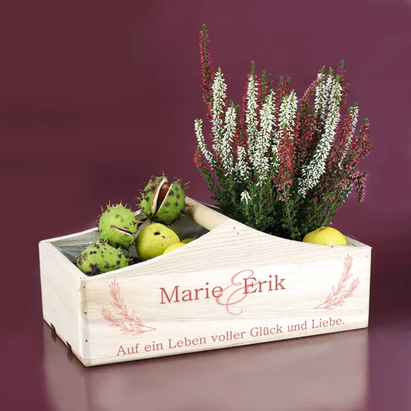 Geschenkkorb aus Holz mit Ihrem Wunschdaten zum Hochzeitstag