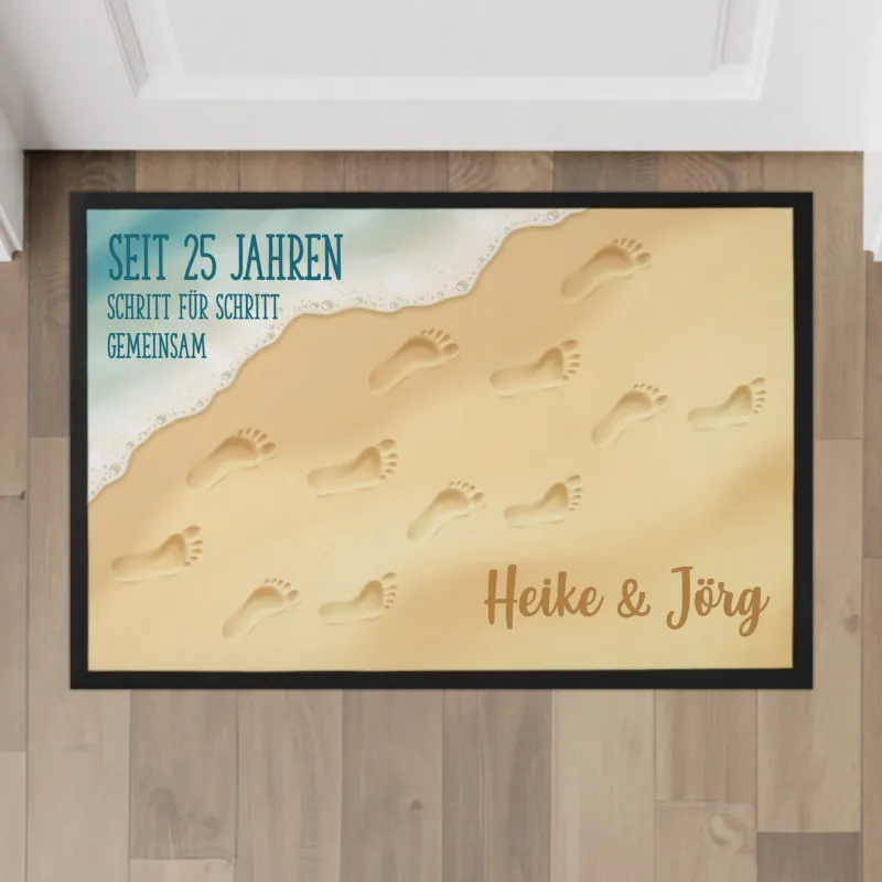 Fußmatte Silberhochzeit mit Strand- und Fußspurenmotiv – personalisiert mit Namen Heike & Jörg