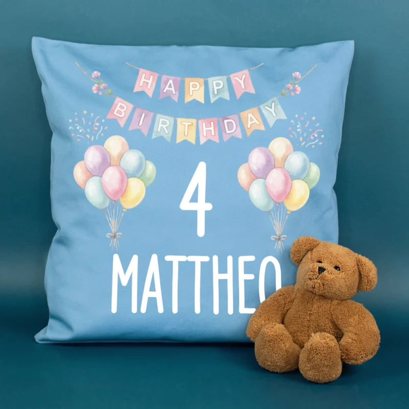Blaues personalisiertes Geburtstagskissen mit Ballons, Zahl 4 und Name Mattheo mit Teddy