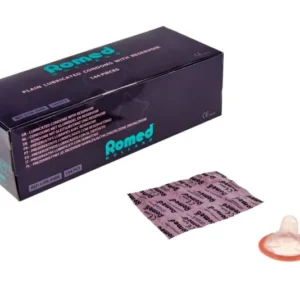 Produktbild von Romed Kondomen mit gleitfähiger Substanz und Reservoir. Die Verpackung zeigt eine elegante, moderne Gestaltung in Blau- und Weißtönen. Auf der Vorderseite sind stilisierte Grafiken von Kondomen abgebildet, die auf die Qualität hinweisen. Die Produktbezeichnung „Romed Kondome“ ist deutlich lesbar, gefolgt von Angaben zur Anzahl von 144 Stück. Im Hintergrund ist eine sanfte Textur zu erkennen, die für ein ansprechendes, elegantes Design sorgt. Ideal für sicheren und angenehmen Schutz.