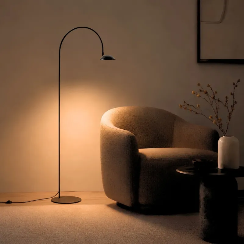 s.luce Santa Neo Stehlampe 130cm – elegante Bogenform als stilvolle Stehleuchte für warmes Wohnlicht