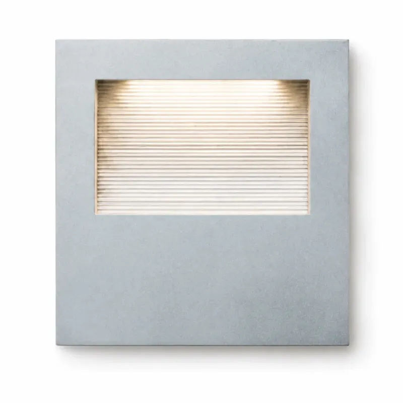Eckige XXL LED Wandeinbauleuchte Stella in Silber mit warmweißem 3000K Licht auf weißem Hintergrund